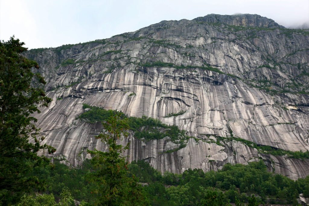 Dramatic patterns in the rock of the side of a mountain