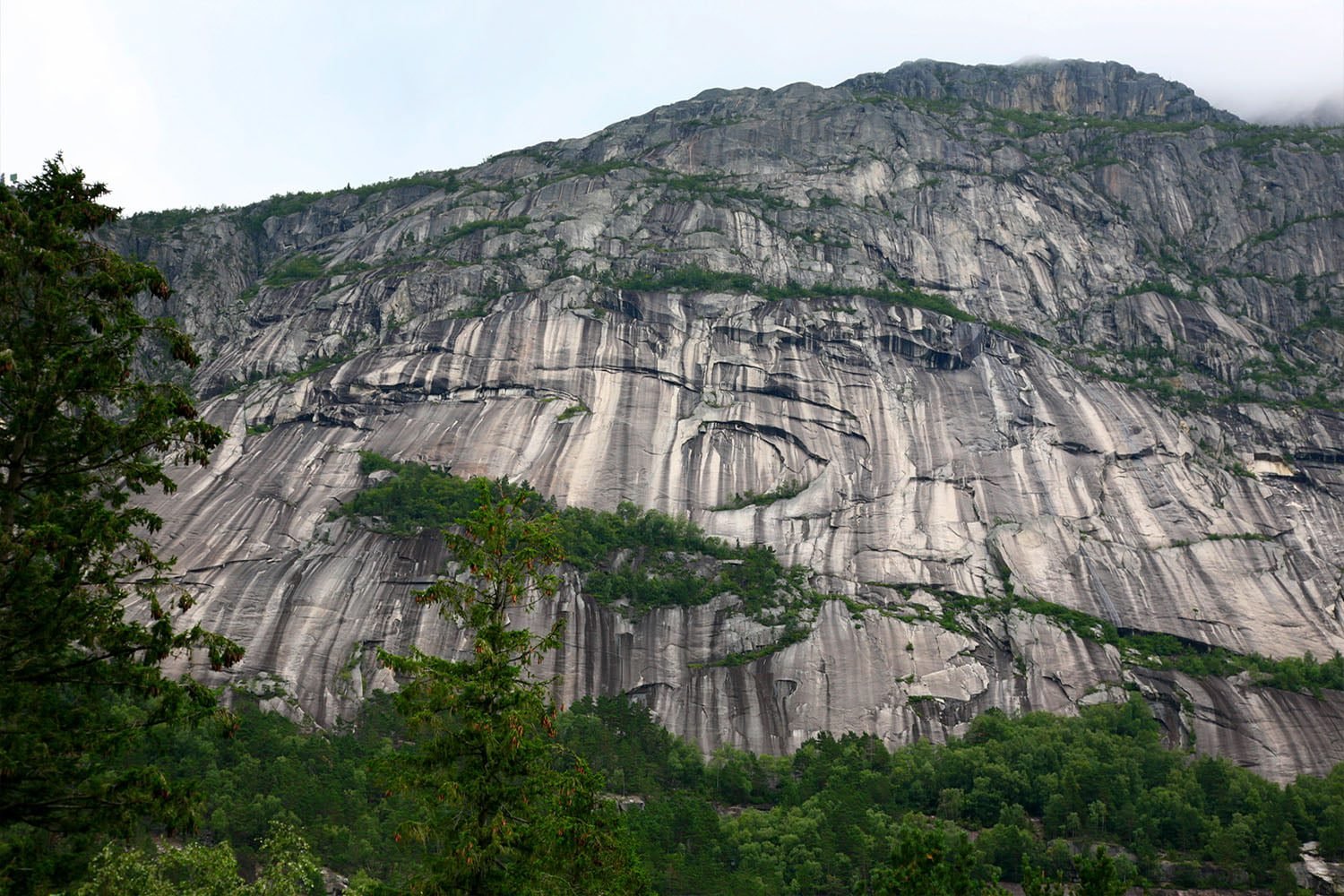 dramatic patterns in the rock of the side of a mountain