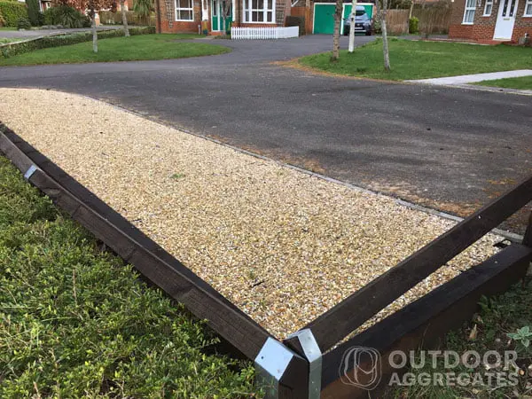  Garden edging with brown yellow and cream chips