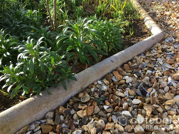  Stone edged gravel border and driveway